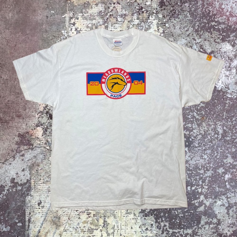 2004 Meadowlands Pace Horse Race Stakes Vintage White T-Shirt Hanes XL